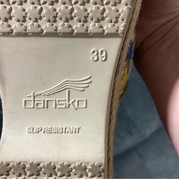 Dansko Victoria Tahiti tropical print canvas slip-on clogs size 39 beachy sturdy - Picture 2 of 10